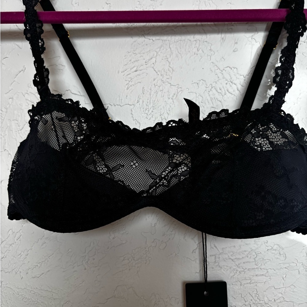 NWT Frederick’s of Hollywood Black Lace Underwire Bra Sheer Lingerie Small